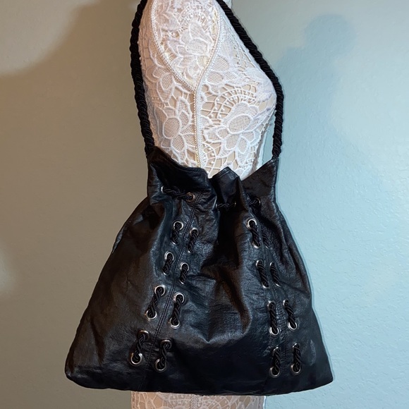 EUC SHIH by Stephanie Lin Black Leather drawstring Shoulder Bag - Picture 4 of 16